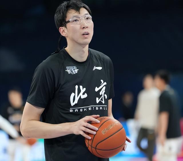 篮球明星宣布复出,球队士气大增 篮球明星宣布复出,球队士气大增