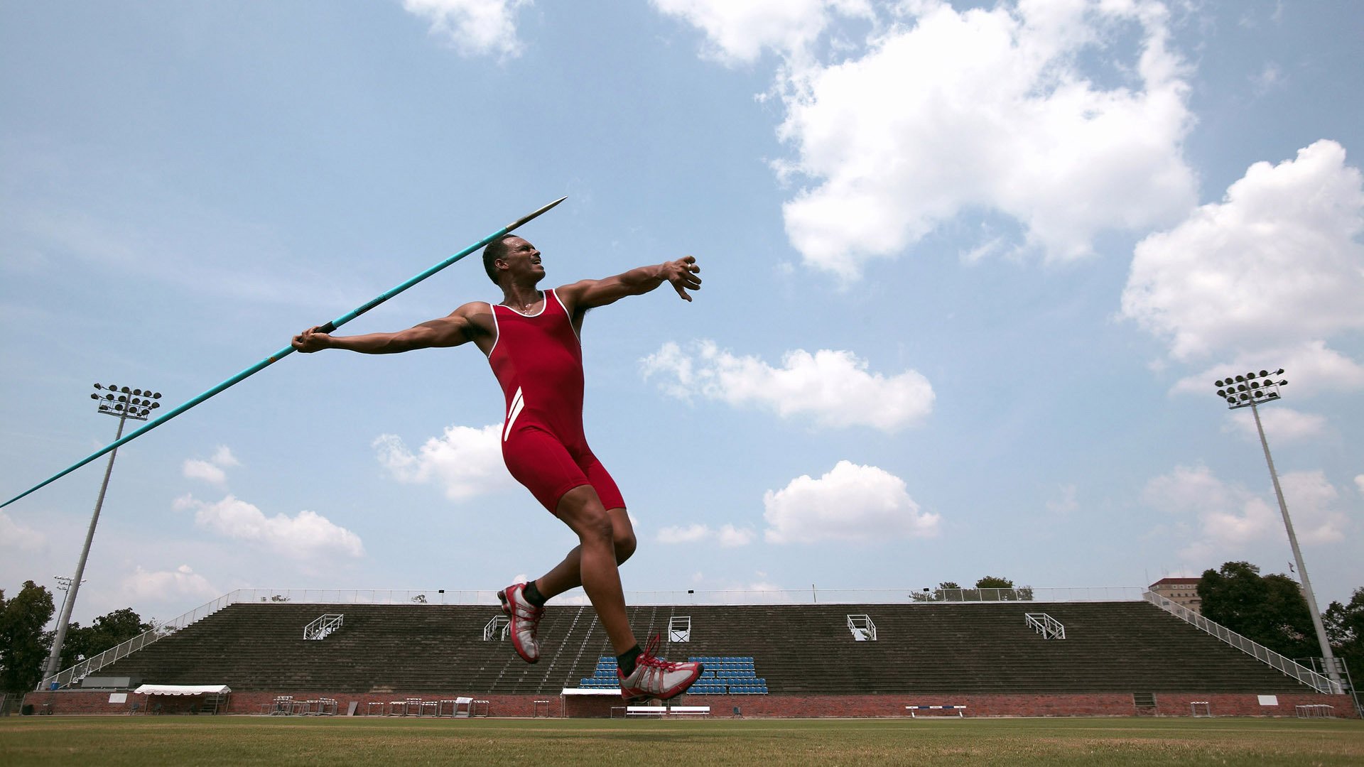 拉文定律，当F1街道赛之夜成为他的绝对舞台