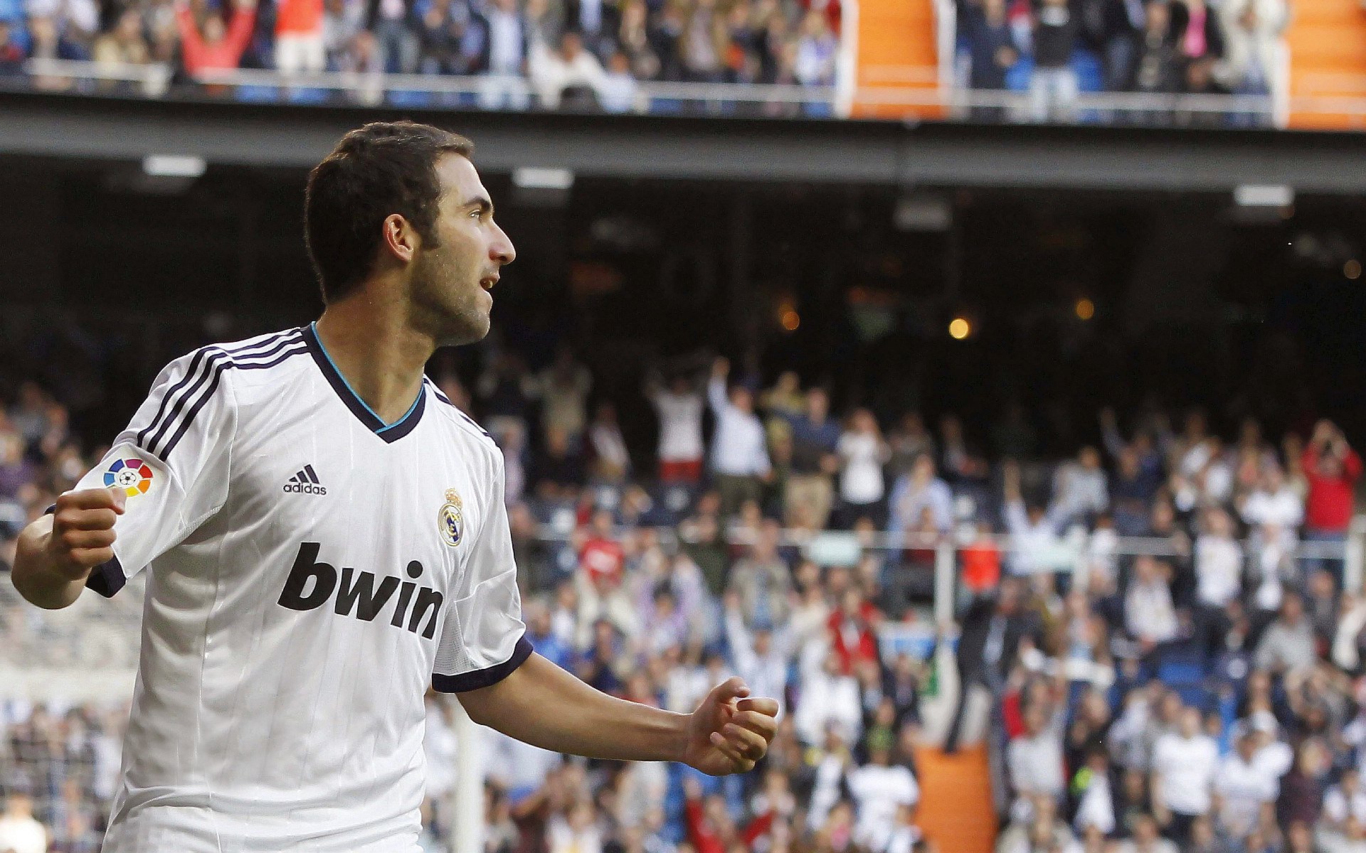 世界排名争夺战焦点战，湖人一波带走雄鹿，西部格局再起波澜